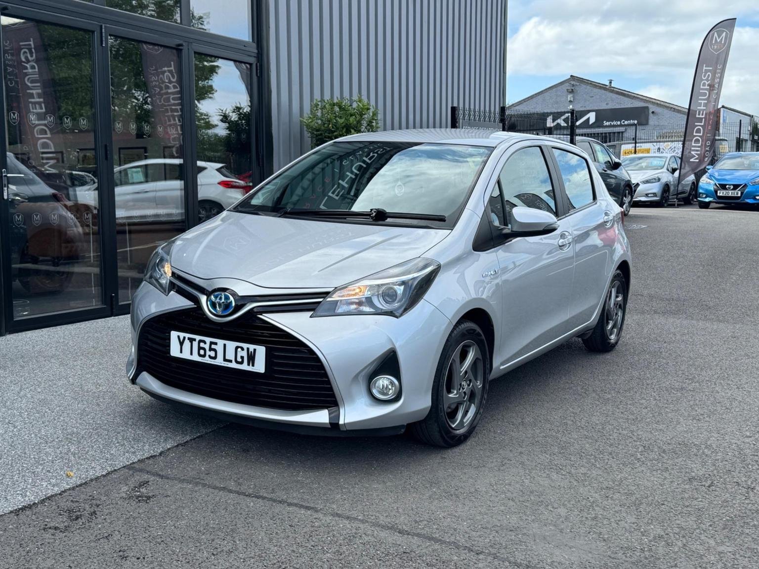 Used TOYOTA YARIS 2015 Silver for sale - £10499 in St. Helens ...