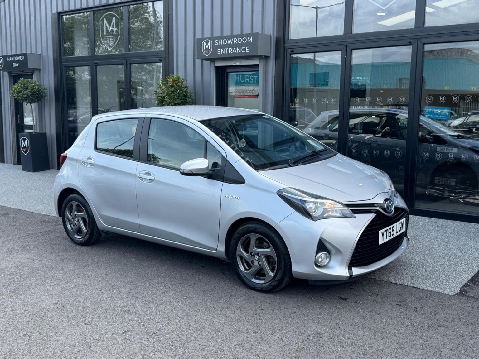 Used TOYOTA YARIS 2015 Silver for sale - £10499 in St. Helens ...